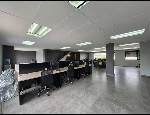 650M² OFFICE FOR SALE IN SUNNINGHILL